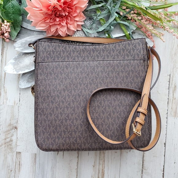 Michael Kors - Picture 2 of 5